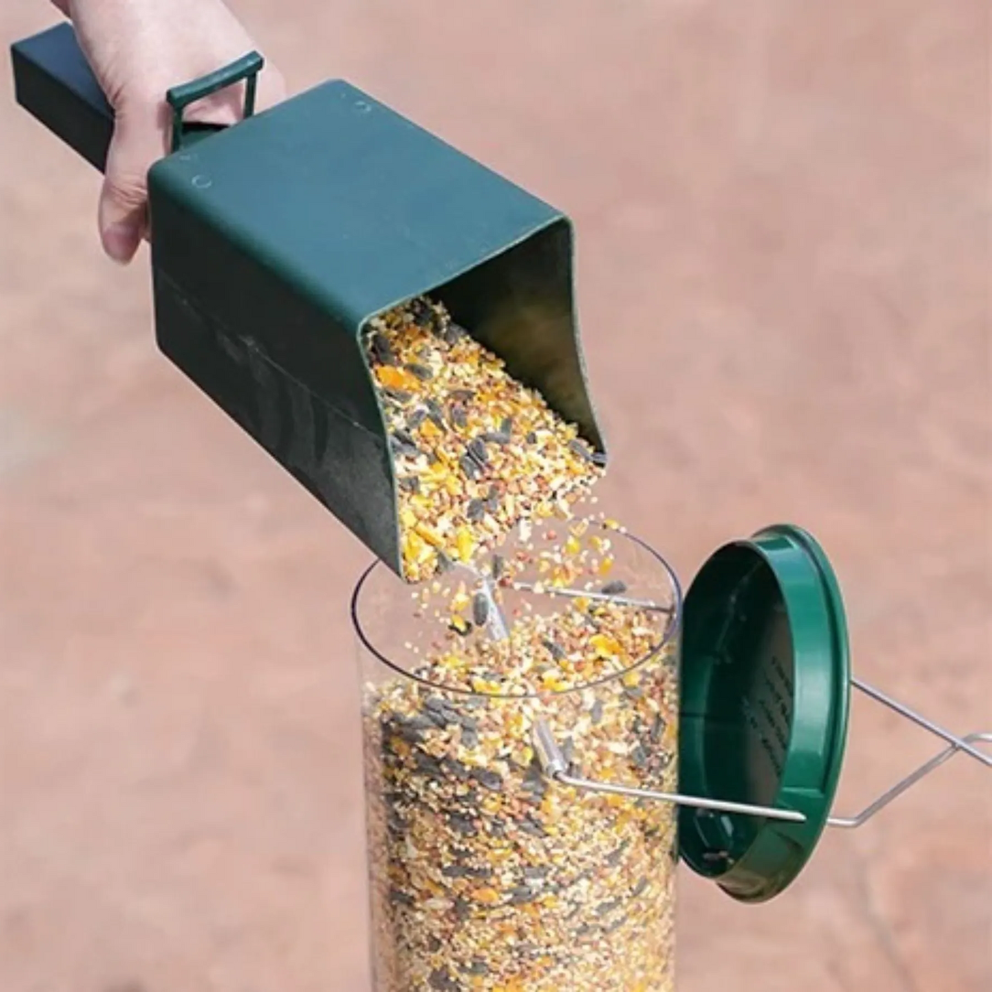 Squirrel-proof bird feeder | Spinning perch deterrent
