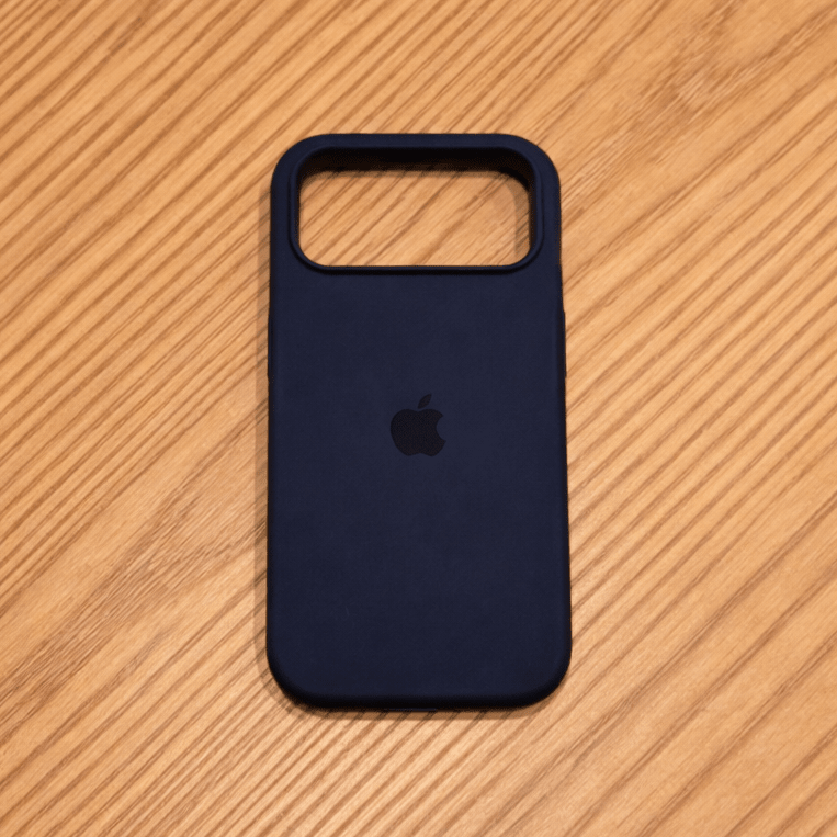 iPhone Silicone MagSafe Case – Soft-Touch Shockproof Cover