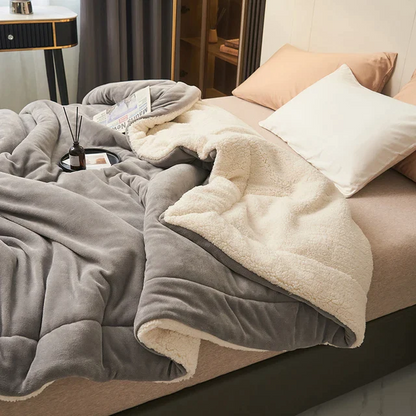 Flannel fleece blanket | Reversible two-tone warmth