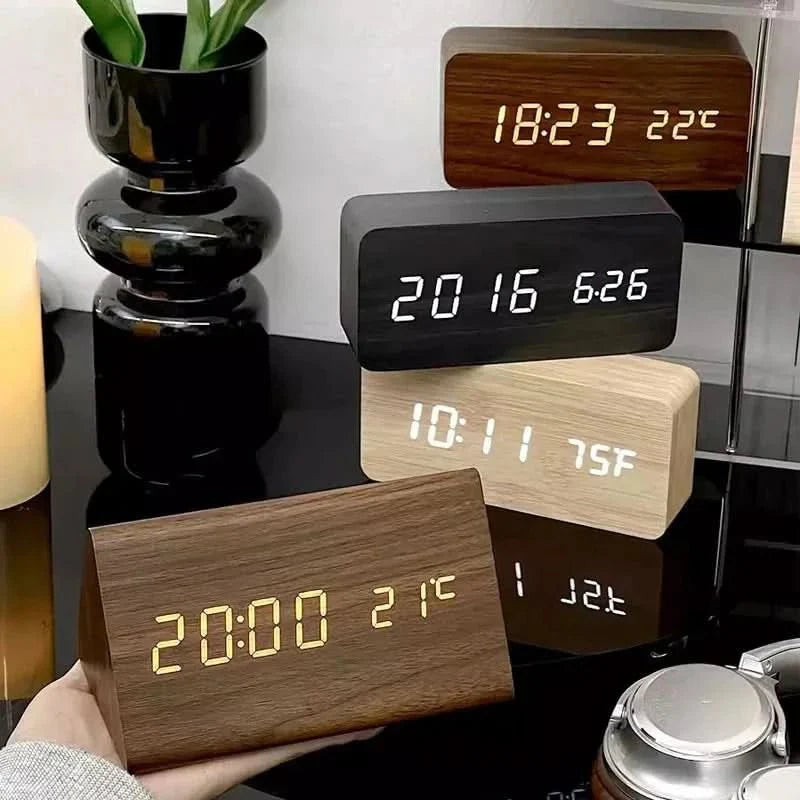 Wood-effect LED alarm clock | Time & temperature display