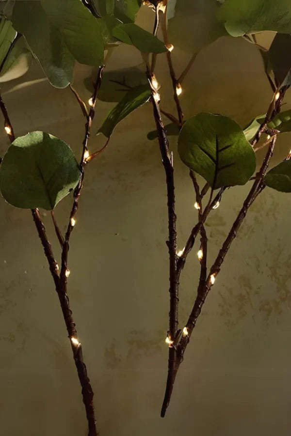 LED blossom branch lights | Warm floral table décor