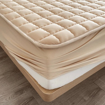 Quilted mattress protector | Breathable fitted cover