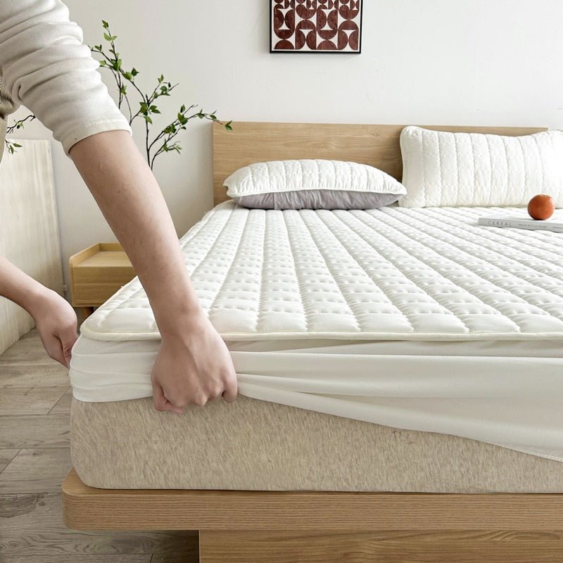 Quilted mattress protector | Breathable fitted cover