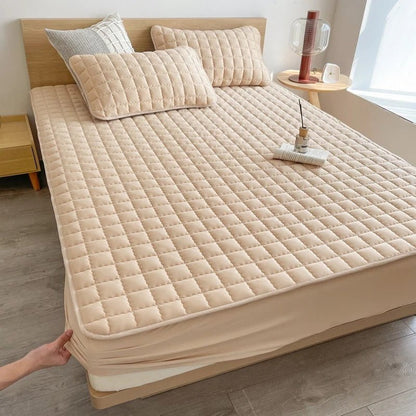 Quilted mattress protector | Breathable fitted cover