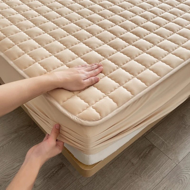 Quilted mattress protector | Breathable fitted cover